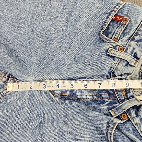 L.E.I 100% Cotton Light Wash Flare Jeans. - Picture 8 of 12